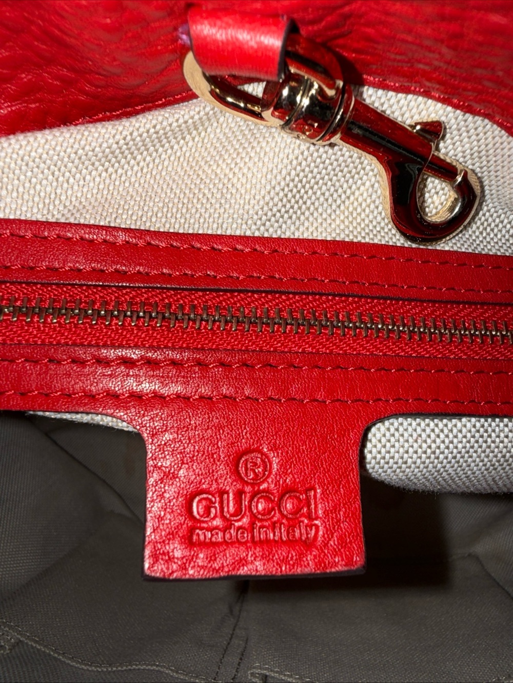 Gucci Red Pebbled Leather Shoulder Bag with Gold Chains - Picture 9 of 16